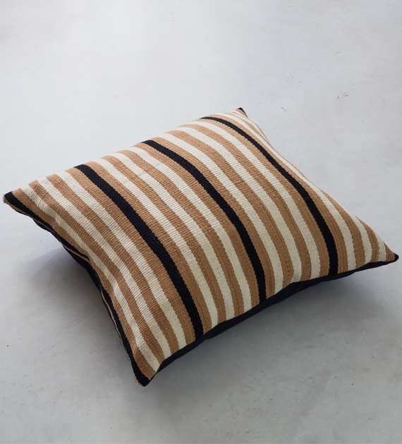 almohadon-candela-cuad-contratapa-negra