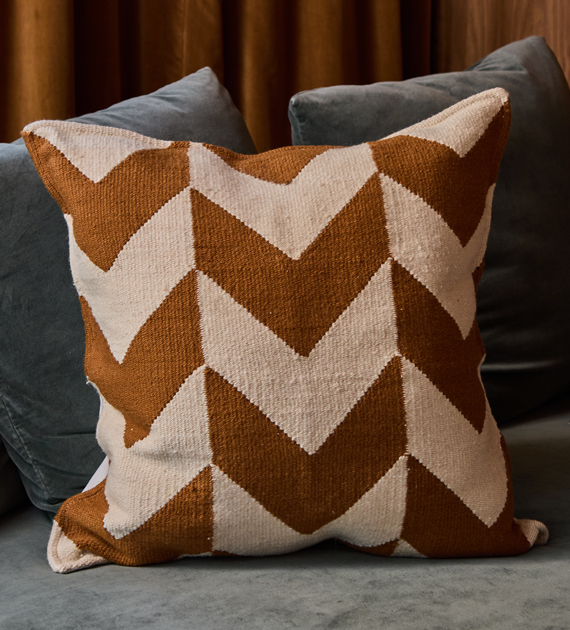 almohadon-chevron-xl-oxido