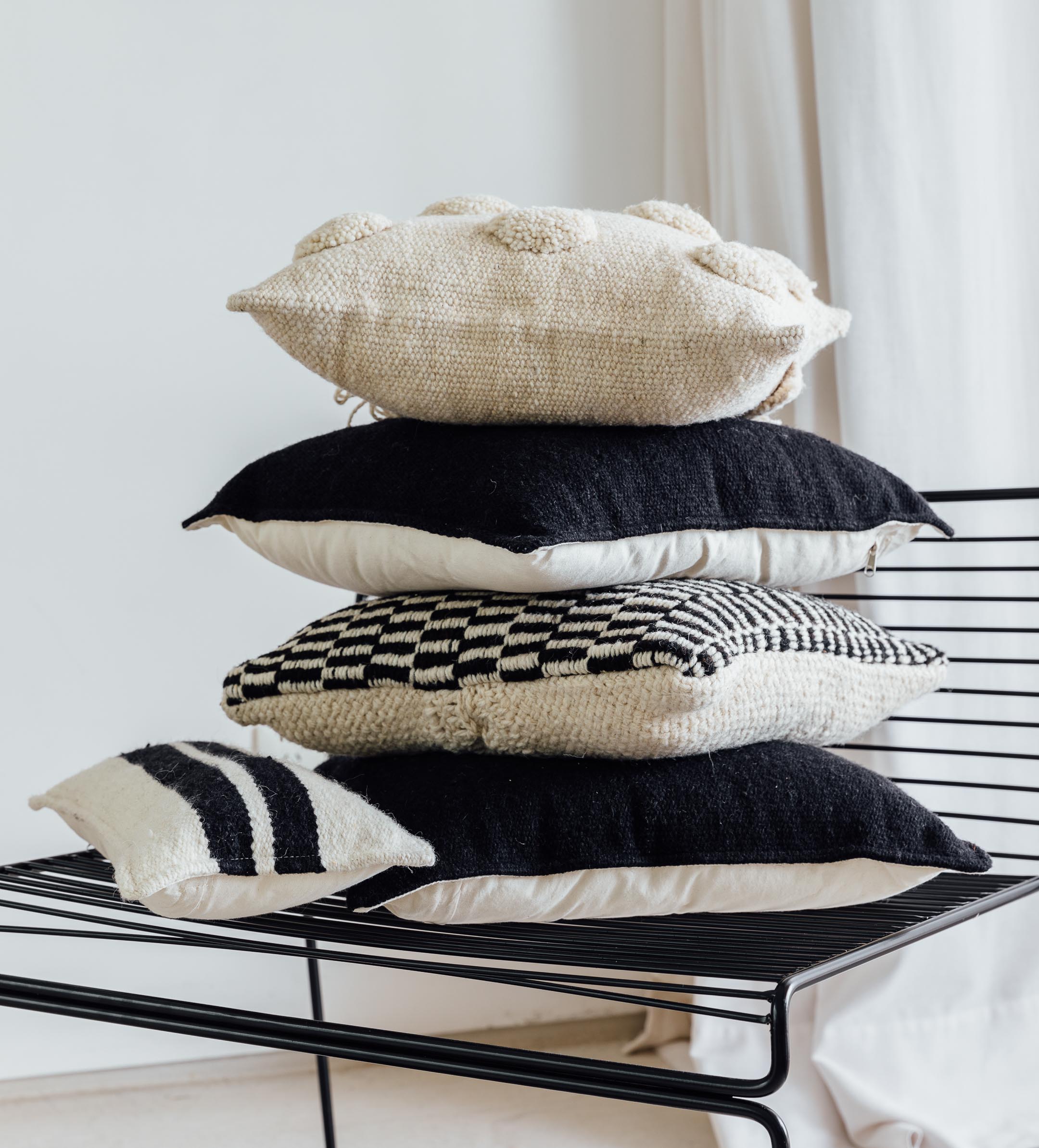 pura-cushion-black