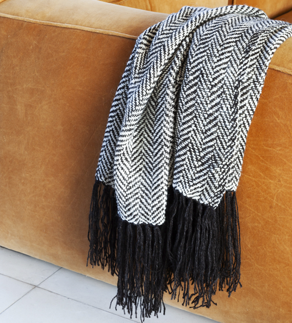 espiga-puna-blanket-black-and-natural-