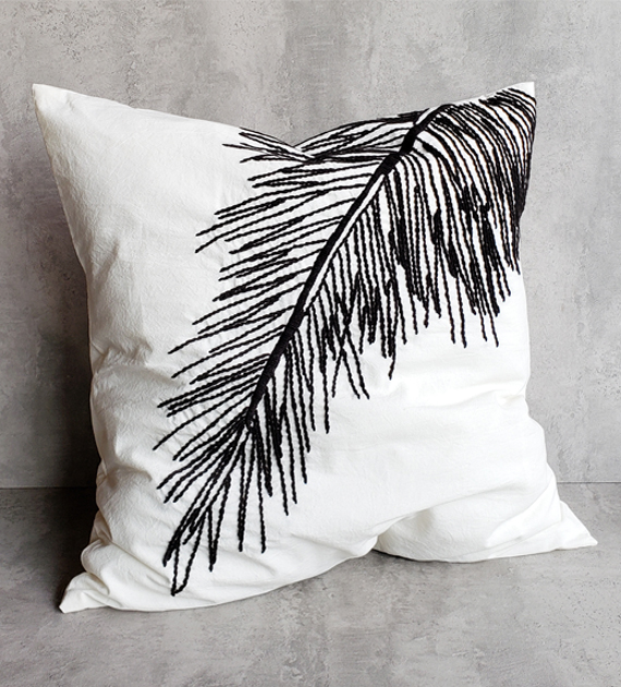 almohadon-media-pluma-b-n