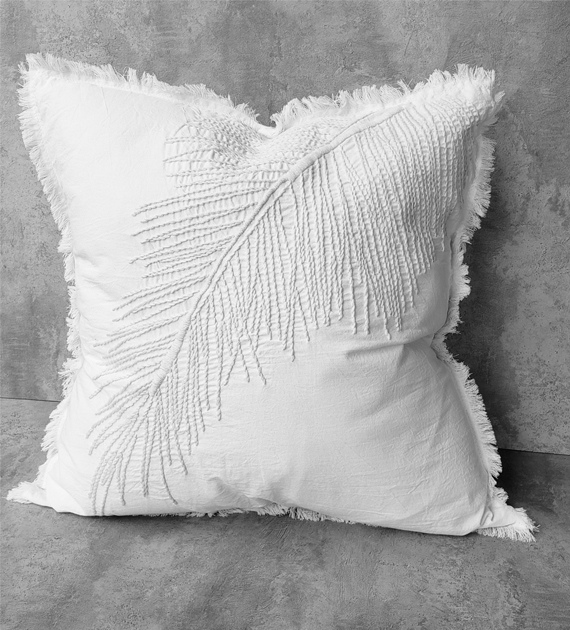 almohadon-media-pluma-b-b-con-flecos