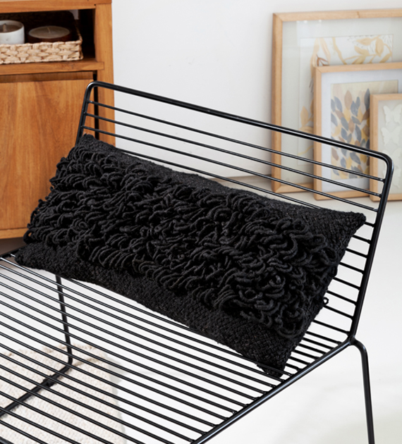 almohadon-rulos-rectangular-grande-negro