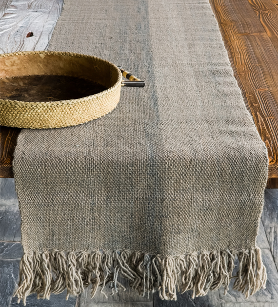 calchaqui-xl-table-runner-2-greys